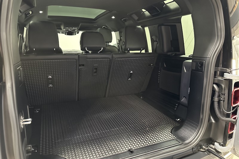 2024 (24) LAND ROVER DEFENDER 3.0 D250 X-Dynamic SE 110 5dr Auto 5230753