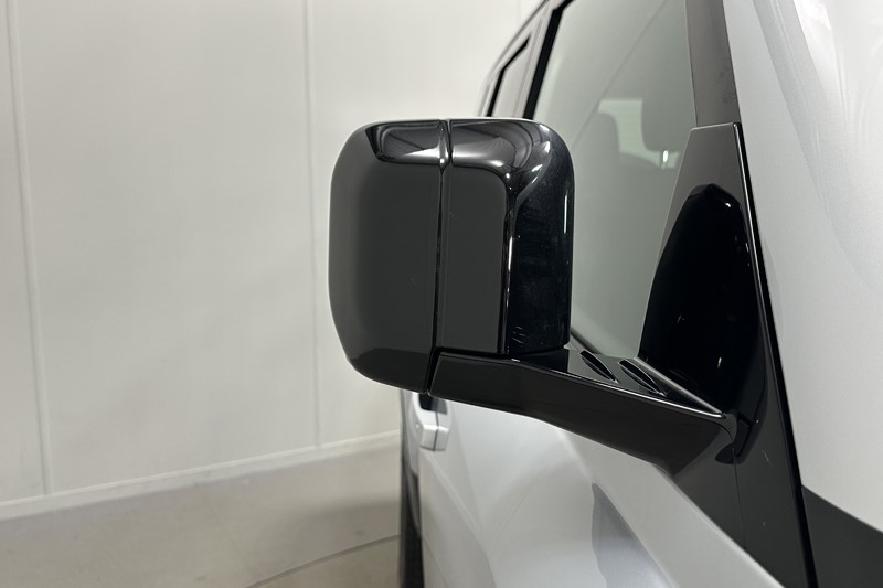 2024 (24) LAND ROVER DEFENDER 3.0 D250 X-Dynamic SE 110 5dr Auto 5230759