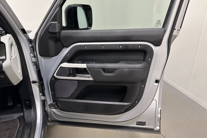 2024 (24) LAND ROVER DEFENDER 3.0 D250 X-Dynamic SE 110 5dr Auto 5230724