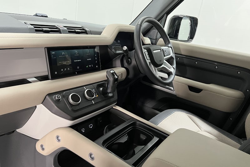 2024 (24) LAND ROVER DEFENDER 2.0 P400e X-Dynamic S 110 5dr Auto 5225723