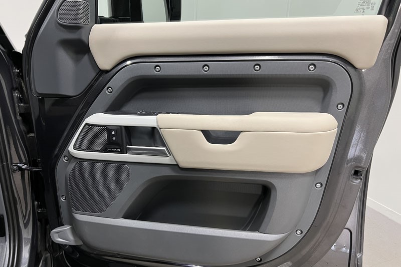 2024 (24) LAND ROVER DEFENDER 2.0 P400e X-Dynamic S 110 5dr Auto 5225699