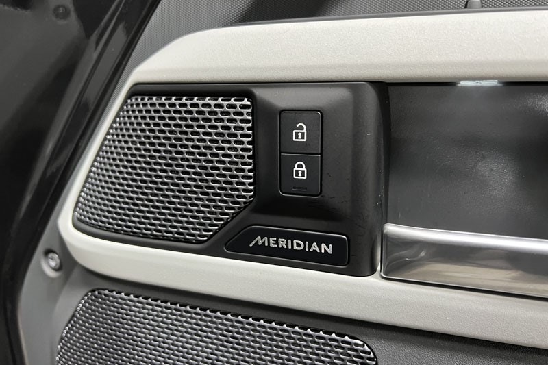 2024 (24) LAND ROVER DEFENDER 2.0 P400e X-Dynamic S 110 5dr Auto 5225701