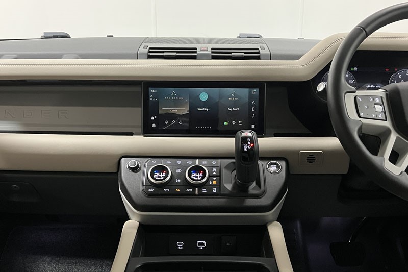 2024 (24) LAND ROVER DEFENDER 2.0 P400e X-Dynamic S 110 5dr Auto 5225696