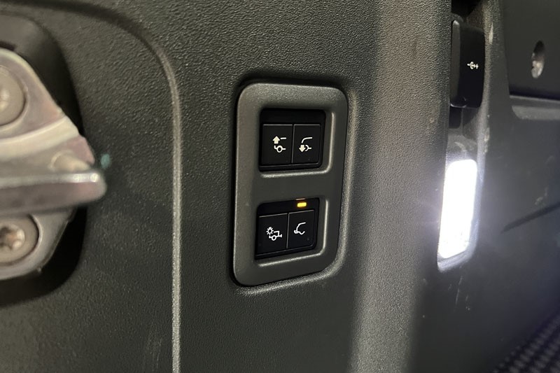 2024 (24) LAND ROVER DEFENDER 2.0 P400e X-Dynamic S 110 5dr Auto 5225729