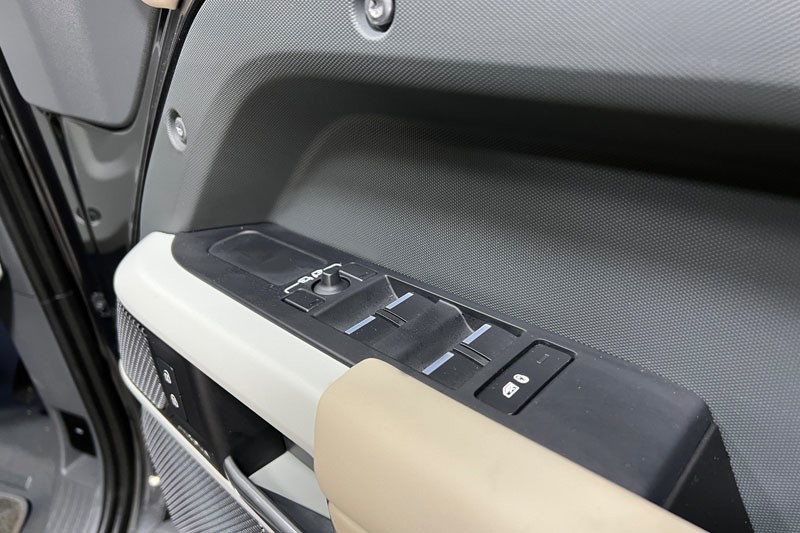 2024 (24) LAND ROVER DEFENDER 2.0 P400e X-Dynamic S 110 5dr Auto 5225700