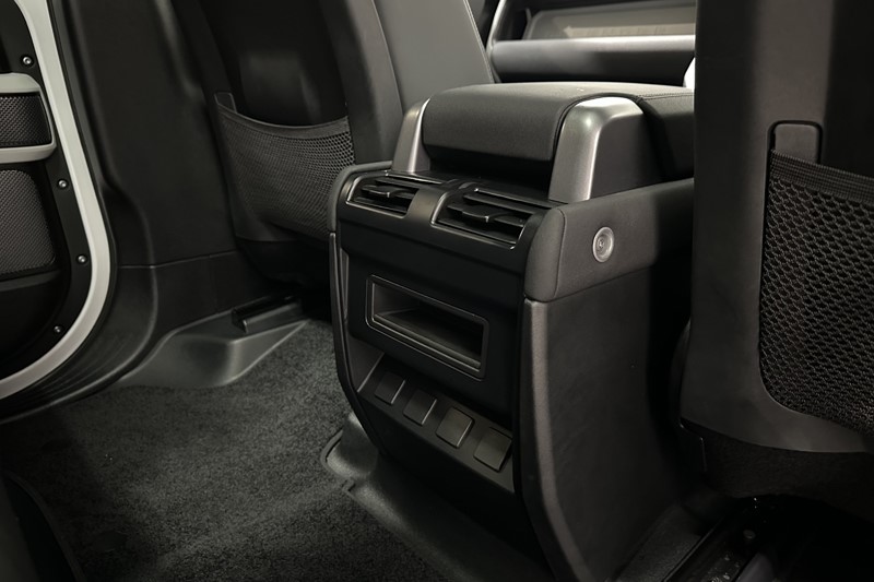 2022 (72) LAND ROVER DEFENDER 3.0 D250 X-Dynamic S 110 5dr Auto 5239344