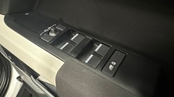 2022 (72) LAND ROVER DEFENDER 3.0 D250 X-Dynamic S 110 5dr Auto 5239347