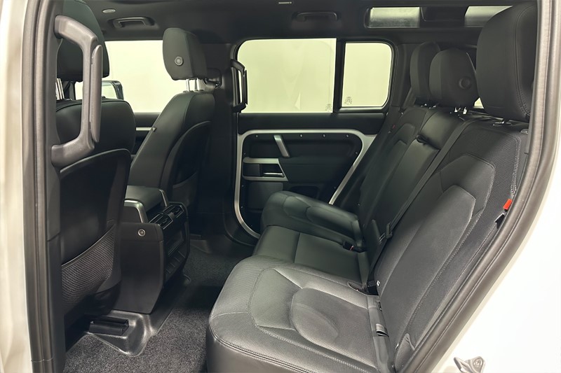 2022 (72) LAND ROVER DEFENDER 3.0 D250 X-Dynamic S 110 5dr Auto 5239336