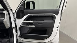 2022 (72) LAND ROVER DEFENDER 3.0 D250 X-Dynamic S 110 5dr Auto 5239345