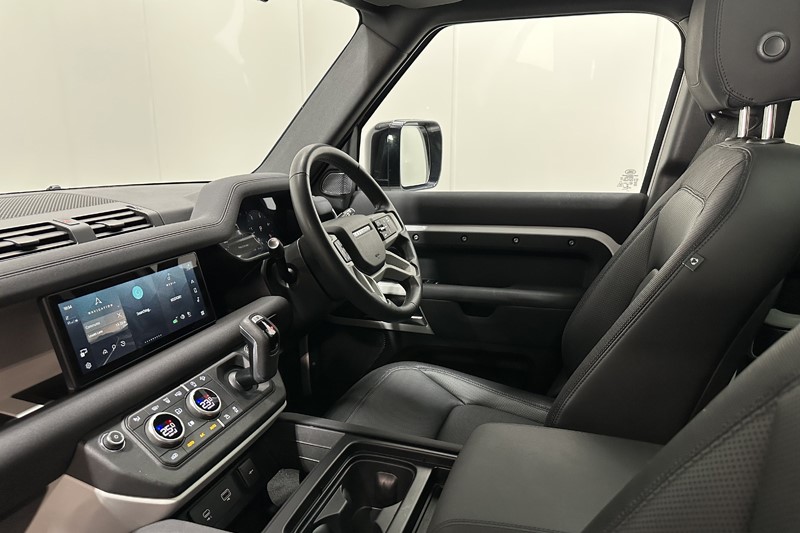 2022 (72) LAND ROVER DEFENDER 3.0 D250 X-Dynamic S 110 5dr Auto 5239373