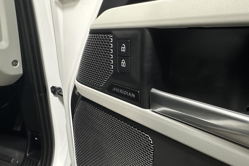 2022 (72) LAND ROVER DEFENDER 3.0 D250 X-Dynamic S 110 5dr Auto 5239346