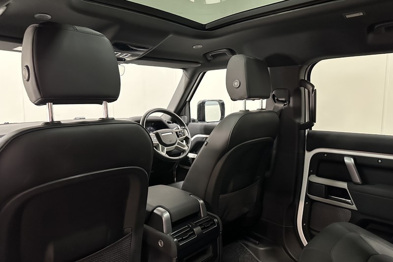 2022 (72) LAND ROVER DEFENDER 3.0 D250 X-Dynamic S 110 5dr Auto 5239375