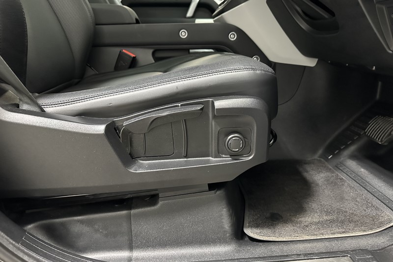 2022 (72) LAND ROVER DEFENDER 3.0 D250 X-Dynamic S 110 5dr Auto 5239349