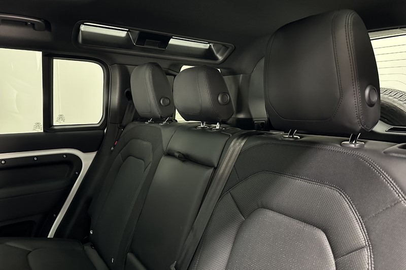 2022 (72) LAND ROVER DEFENDER 3.0 D250 X-Dynamic S 110 5dr Auto 5239376