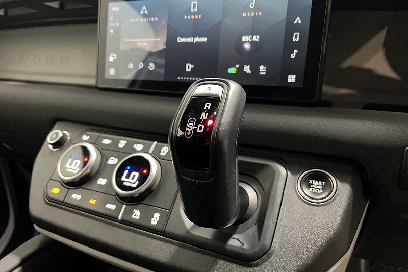 2022 (72) LAND ROVER DEFENDER 3.0 D250 X-Dynamic SE 90 3dr Auto 5248507