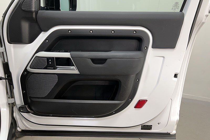 2022 (72) LAND ROVER DEFENDER 3.0 D250 X-Dynamic SE 90 3dr Auto 5248496