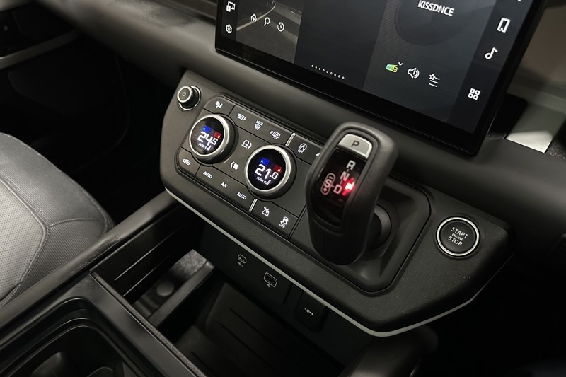 2024 (24) LAND ROVER DEFENDER 3.0 D250 X-Dynamic HSE 110 5dr Auto 5255327