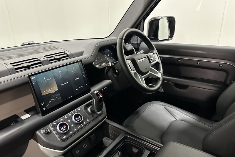 2024 (24) LAND ROVER DEFENDER 3.0 D250 X-Dynamic HSE 110 5dr Auto 5255339