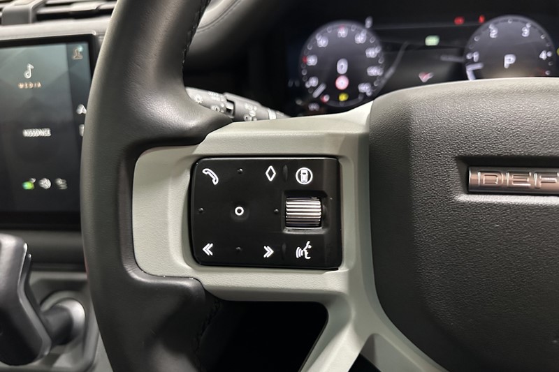 2024 (24) LAND ROVER DEFENDER 3.0 D250 X-Dynamic HSE 110 5dr Auto 5255325