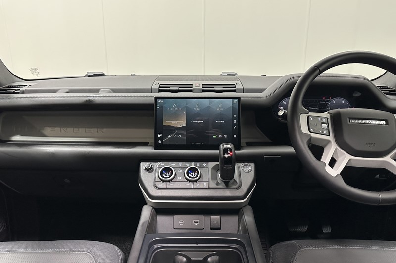 2024 (24) LAND ROVER DEFENDER 3.0 D250 X-Dynamic HSE 110 5dr Auto 5255311