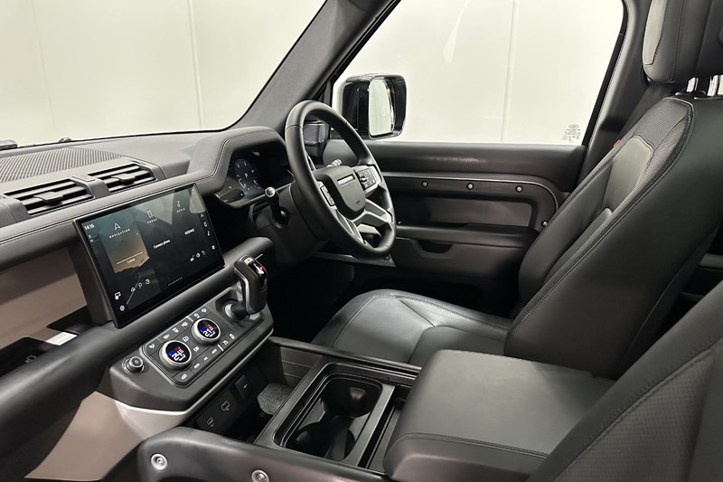 2024 (24) LAND ROVER DEFENDER 3.0 D250 X-Dynamic HSE 110 5dr Auto 5255338