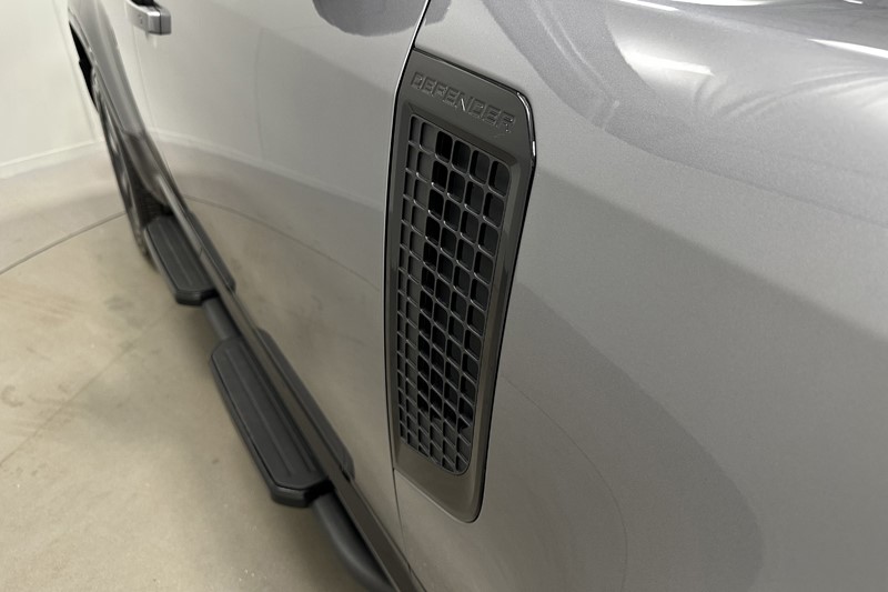 2024 (24) LAND ROVER DEFENDER 3.0 D250 X-Dynamic HSE 110 5dr Auto 5255351