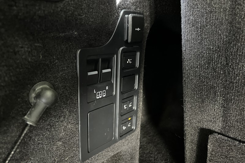 2023 (23) LAND ROVER DISCOVERY 3.0 D300 R-Dynamic SE 5dr Auto 5241426