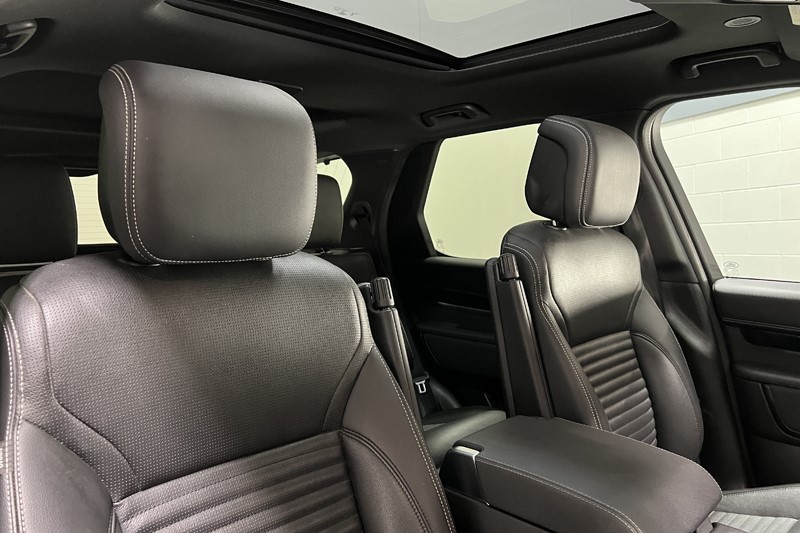 2023 (23) LAND ROVER DISCOVERY 3.0 D300 R-Dynamic SE 5dr Auto 5241401