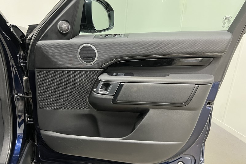 2023 (23) LAND ROVER DISCOVERY 3.0 D300 R-Dynamic SE 5dr Auto 5241396