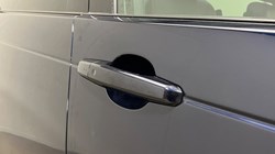 2023 (23) LAND ROVER DISCOVERY 3.0 D300 R-Dynamic SE 5dr Auto 5241432