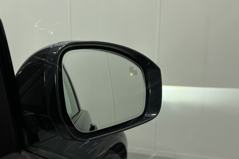 2023 (23) LAND ROVER DISCOVERY 3.0 D300 R-Dynamic SE 5dr Auto 5241398