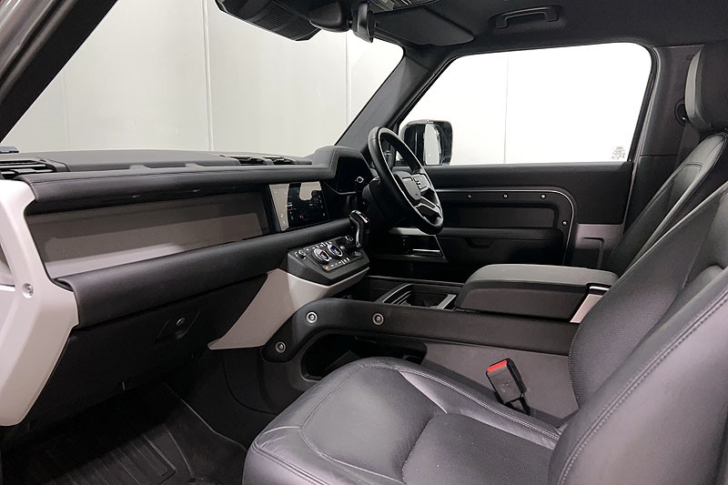 2023 (73) LAND ROVER COMMERCIAL DEFENDER 3.0 D250 Hard Top SE Auto 5261398