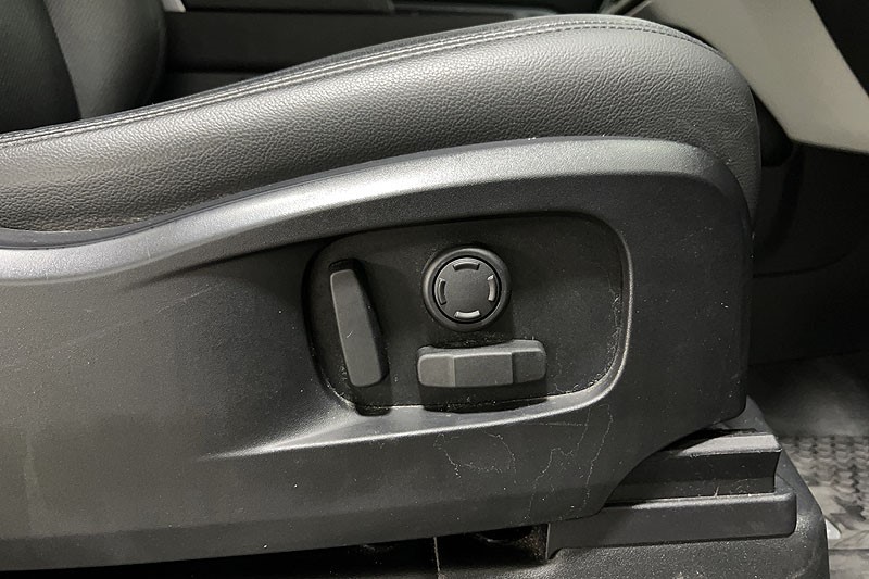 2023 (73) LAND ROVER COMMERCIAL DEFENDER 3.0 D250 Hard Top SE Auto 5261379