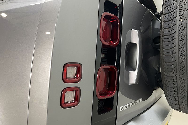 2023 (73) LAND ROVER COMMERCIAL DEFENDER 3.0 D250 Hard Top SE Auto 5261401