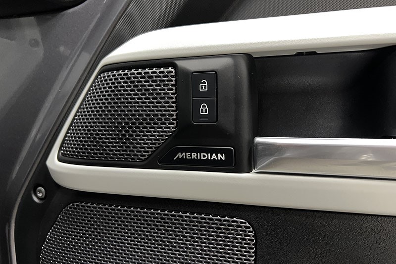 2023 (73) LAND ROVER COMMERCIAL DEFENDER 3.0 D250 Hard Top SE Auto 5261376