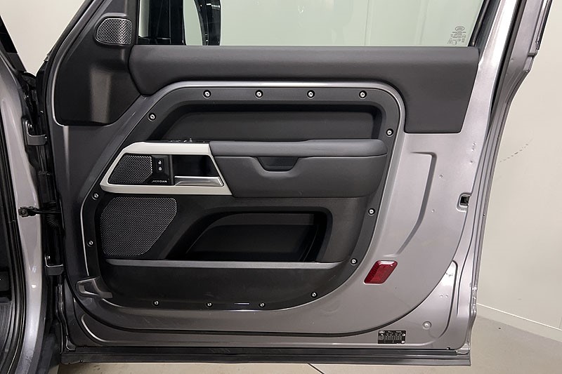 2023 (73) LAND ROVER COMMERCIAL DEFENDER 3.0 D250 Hard Top SE Auto 5261375