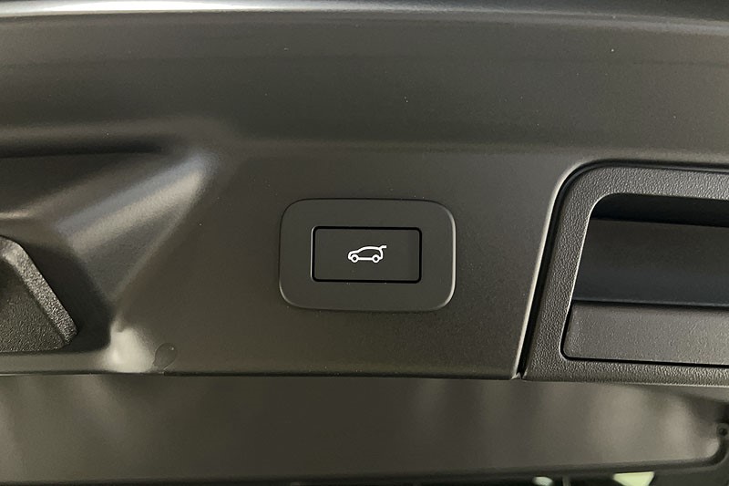 2024 (24) LAND ROVER RANGE ROVER VELAR 3.0 P400 MHEV Autobiography 5dr Auto 5261079