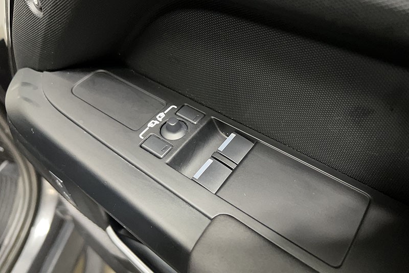 2024 (24) LAND ROVER COMMERCIAL DEFENDER 3.0 D250 Hard Top Auto [3 Seat] 5271176