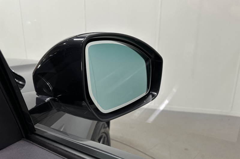 2023 (23) LAND ROVER RANGE ROVER EVOQUE 1.5 P300e Evoque Edition 5dr Auto 5268437