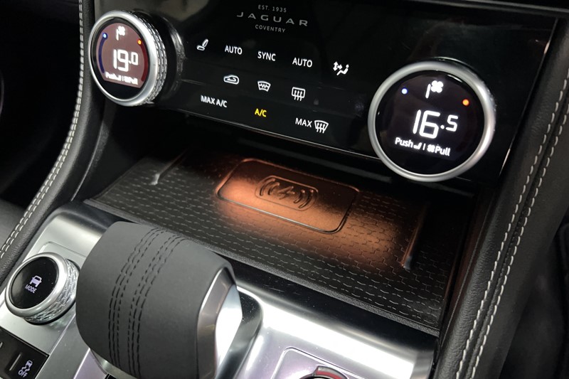 2024 (24) JAGUAR F-PACE 2.0 D200 R-Dynamic SE Black 5dr Auto AWD 5272970