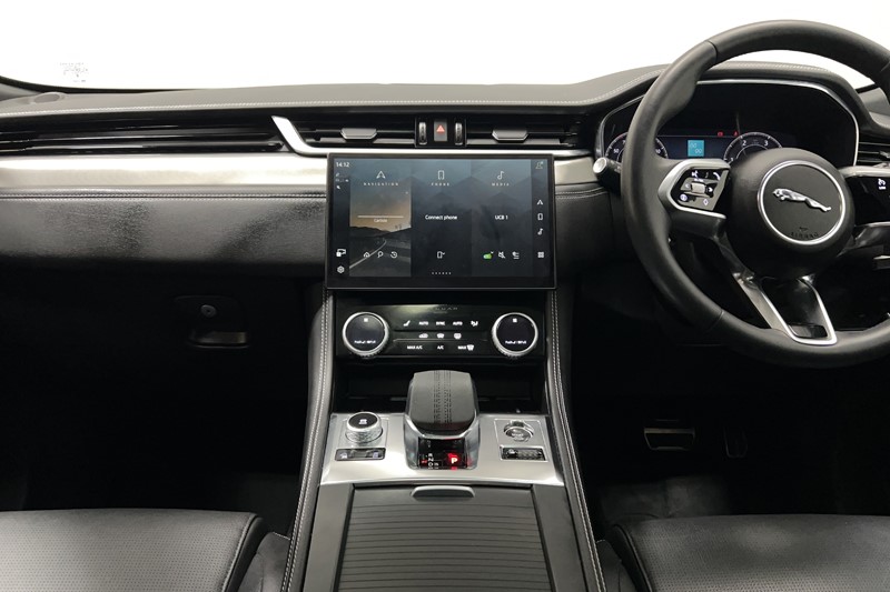 2024 (24) JAGUAR F-PACE 2.0 D200 R-Dynamic SE Black 5dr Auto AWD 5272954