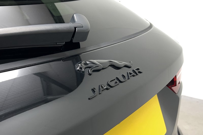 2024 (24) JAGUAR F-PACE 2.0 D200 R-Dynamic SE Black 5dr Auto AWD 5272994