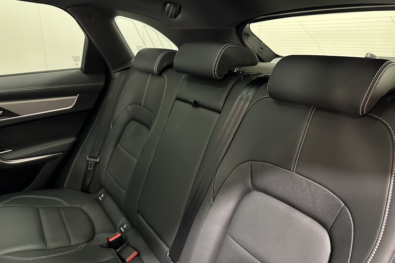 2024 (24) JAGUAR F-PACE 2.0 D200 R-Dynamic SE Black 5dr Auto AWD 5267510