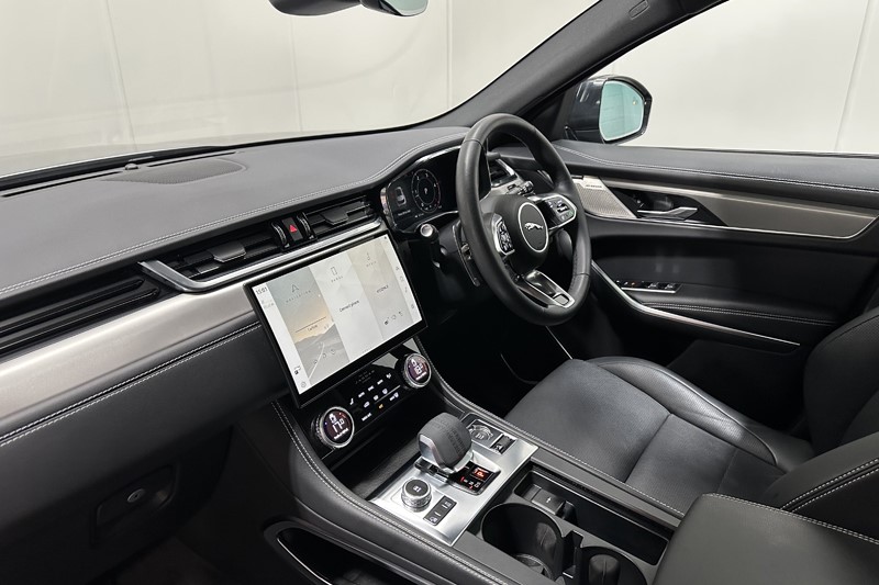 2024 (24) JAGUAR F-PACE 2.0 D200 R-Dynamic SE Black 5dr Auto AWD 5267507