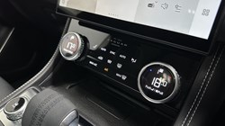 2024 (24) JAGUAR F-PACE 2.0 D200 R-Dynamic SE Black 5dr Auto AWD 5267497