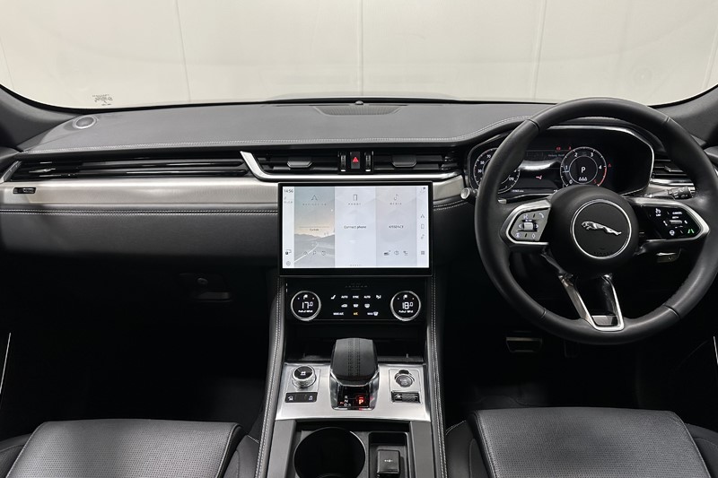 2024 (24) JAGUAR F-PACE 2.0 D200 R-Dynamic SE Black 5dr Auto AWD 5267481