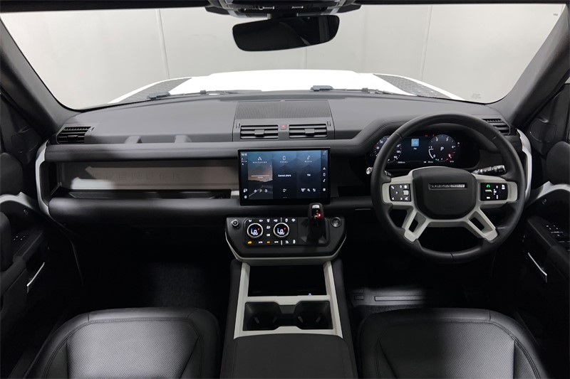 2025 (25) LAND ROVER DEFENDER 3.0 D250 X-Dynamic SE 110 5dr Auto 5268531