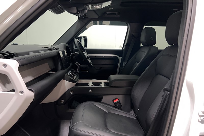 2025 (25) LAND ROVER DEFENDER 3.0 D250 X-Dynamic SE 110 5dr Auto 5268525