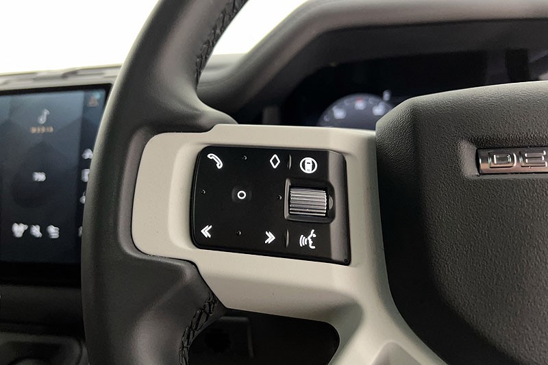 2025 (25) LAND ROVER DEFENDER 3.0 D250 X-Dynamic SE 110 5dr Auto 5268545