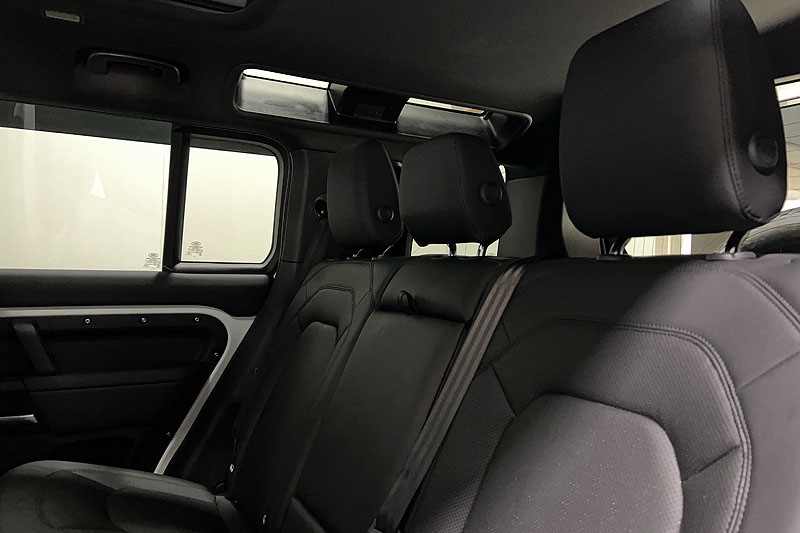 2025 (25) LAND ROVER DEFENDER 3.0 D250 X-Dynamic SE 110 5dr Auto 5268560